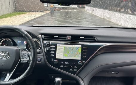 Toyota Camry, 2019 год, 2 600 000 рублей, 8 фотография