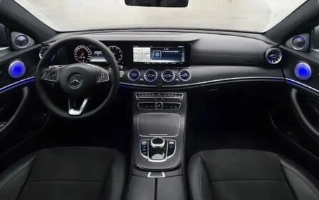 Mercedes-Benz E-Класс, 2017 год, 2 500 000 рублей, 29 фотография