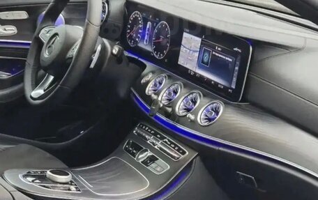 Mercedes-Benz E-Класс, 2017 год, 2 500 000 рублей, 30 фотография