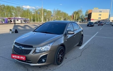 Chevrolet Cruze II, 2013 год, 800 000 рублей, 2 фотография
