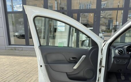 Renault Logan II, 2022 год, 1 050 000 рублей, 5 фотография