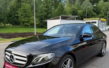 Mercedes-Benz E-Класс, 2019 год, 2 500 000 рублей, 1 фотография