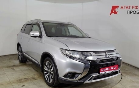 Mitsubishi Outlander III рестайлинг 3, 2018 год, 1 870 000 рублей, 1 фотография