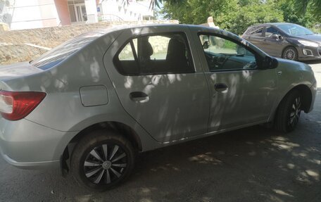 Renault Logan II, 2018 год, 800 000 рублей, 2 фотография