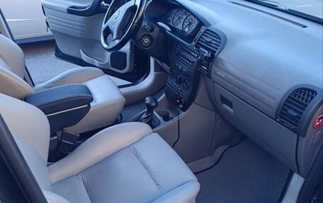Opel Zafira A рестайлинг, 2002 год, 600 000 рублей, 8 фотография