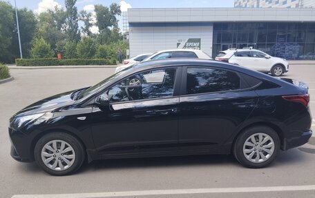 Hyundai Solaris II рестайлинг, 2021 год, 1 720 000 рублей, 2 фотография