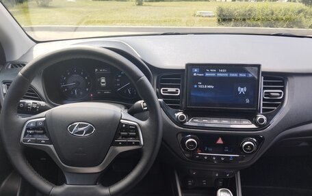 Hyundai Solaris II рестайлинг, 2021 год, 1 720 000 рублей, 11 фотография