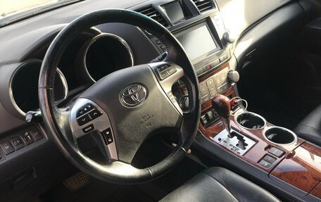 Toyota Highlander III, 2011 год, 1 620 000 рублей, 6 фотография