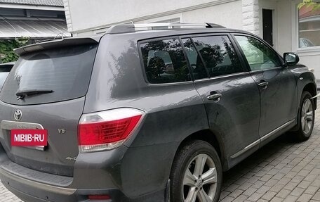 Toyota Highlander III, 2011 год, 1 620 000 рублей, 4 фотография