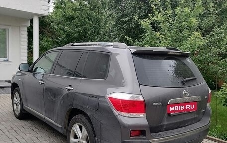 Toyota Highlander III, 2011 год, 1 620 000 рублей, 3 фотография