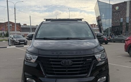 Hyundai Grand Starex Grand Starex I рестайлинг 2, 2019 год, 5 000 000 рублей, 3 фотография