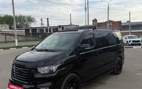 Hyundai Grand Starex Grand Starex I рестайлинг 2, 2019 год, 5 000 000 рублей, 2 фотография