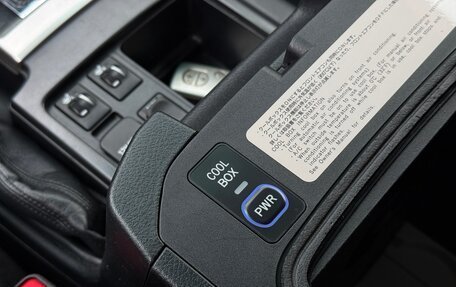 Toyota Land Cruiser Prado 150 рестайлинг 2, 2012 год, 2 899 999 рублей, 34 фотография