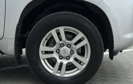 Toyota Land Cruiser Prado 150 рестайлинг 2, 2012 год, 2 899 999 рублей, 39 фотография
