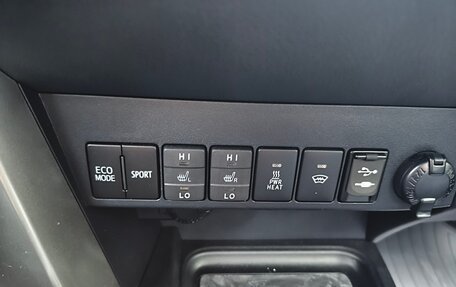 Toyota RAV4, 2019 год, 3 750 000 рублей, 19 фотография