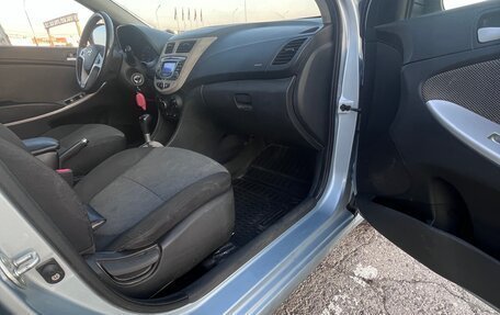 Hyundai Solaris II рестайлинг, 2011 год, 800 000 рублей, 6 фотография