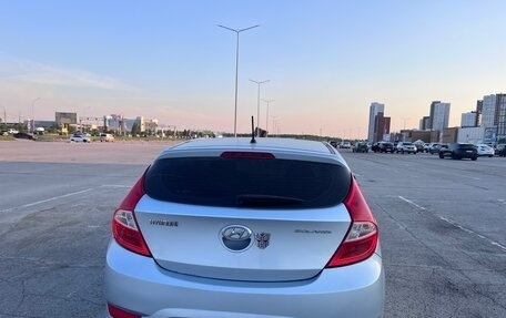 Hyundai Solaris II рестайлинг, 2011 год, 800 000 рублей, 4 фотография