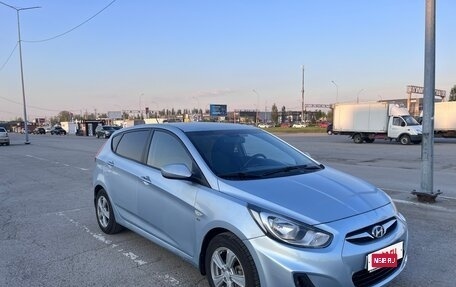 Hyundai Solaris II рестайлинг, 2011 год, 800 000 рублей, 3 фотография