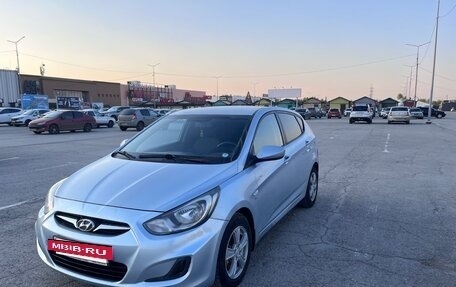 Hyundai Solaris II рестайлинг, 2011 год, 800 000 рублей, 2 фотография
