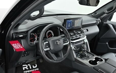Toyota Land Cruiser, 2023 год, 10 350 000 рублей, 18 фотография
