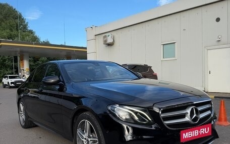 Mercedes-Benz E-Класс, 2019 год, 2 500 000 рублей, 3 фотография