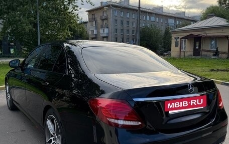 Mercedes-Benz E-Класс, 2019 год, 2 500 000 рублей, 7 фотография