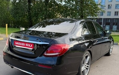 Mercedes-Benz E-Класс, 2019 год, 2 500 000 рублей, 5 фотография