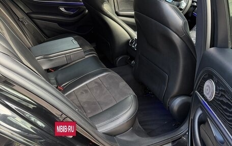 Mercedes-Benz E-Класс, 2019 год, 2 500 000 рублей, 15 фотография