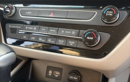 KIA Carnival III, 2019 год, 2 880 000 рублей, 10 фотография