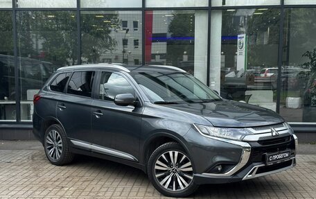 Mitsubishi Outlander III рестайлинг 3, 2019 год, 2 050 000 рублей, 3 фотография