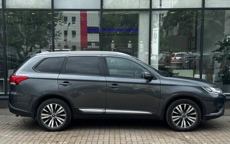 Mitsubishi Outlander III рестайлинг 3, 2019 год, 2 050 000 рублей, 4 фотография