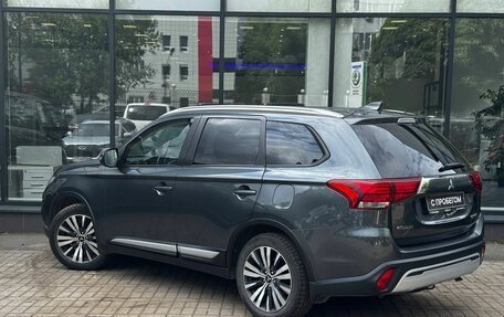 Mitsubishi Outlander III рестайлинг 3, 2019 год, 2 050 000 рублей, 6 фотография