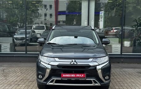 Mitsubishi Outlander III рестайлинг 3, 2019 год, 2 050 000 рублей, 2 фотография