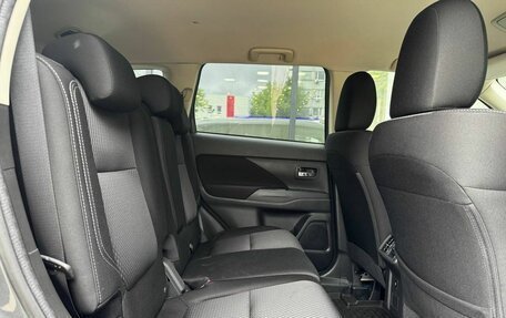 Mitsubishi Outlander III рестайлинг 3, 2019 год, 2 050 000 рублей, 11 фотография