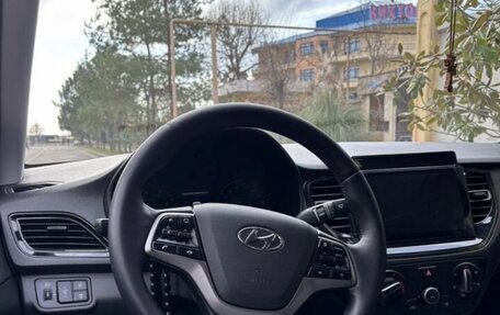 Hyundai Solaris II рестайлинг, 2021 год, 1 530 000 рублей, 5 фотография