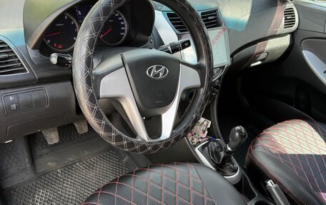 Hyundai Solaris II рестайлинг, 2013 год, 750 000 рублей, 4 фотография
