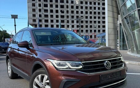 Volkswagen Tiguan II, 2021 год, 3 530 000 рублей, 2 фотография