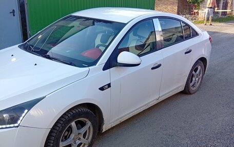 Chevrolet Cruze II, 2010 год, 450 000 рублей, 3 фотография