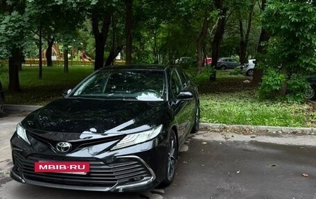Toyota Camry, 2021 год, 3 150 000 рублей, 4 фотография