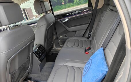 Volkswagen Touareg III, 2018 год, 5 690 000 рублей, 28 фотография
