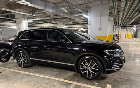 Volkswagen Touareg III, 2019 год, 5 570 000 рублей, 2 фотография