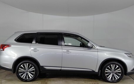 Mitsubishi Outlander III рестайлинг 3, 2018 год, 1 870 000 рублей, 8 фотография