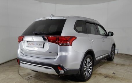 Mitsubishi Outlander III рестайлинг 3, 2018 год, 1 870 000 рублей, 7 фотография