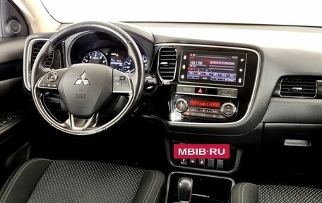 Mitsubishi Outlander III рестайлинг 3, 2018 год, 1 870 000 рублей, 11 фотография