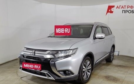 Mitsubishi Outlander III рестайлинг 3, 2018 год, 1 870 000 рублей, 3 фотография