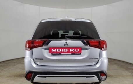 Mitsubishi Outlander III рестайлинг 3, 2018 год, 1 870 000 рублей, 6 фотография