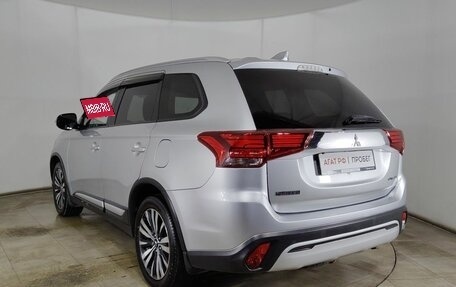 Mitsubishi Outlander III рестайлинг 3, 2018 год, 1 870 000 рублей, 5 фотография
