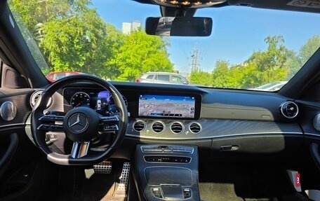 Mercedes-Benz E-Класс, 2021 год, 4 000 000 рублей, 4 фотография