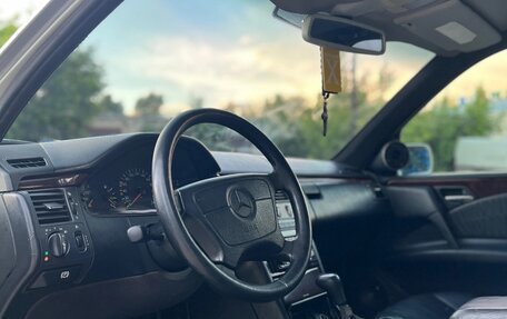 Mercedes-Benz E-Класс, 1997 год, 299 999 рублей, 7 фотография