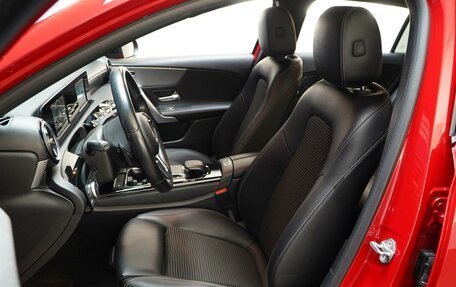 Mercedes-Benz A-Класс, 2018 год, 2 099 050 рублей, 10 фотография